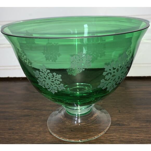 Vtg Handblown Green Glass Lead Crystal Compote, White Snowflakes 7"Diam x 5.75"T - Picture 3 of 5